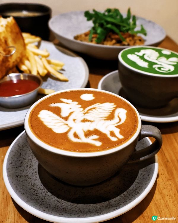 人氣拉花☕️和可愛🥰打卡公仔咖啡店