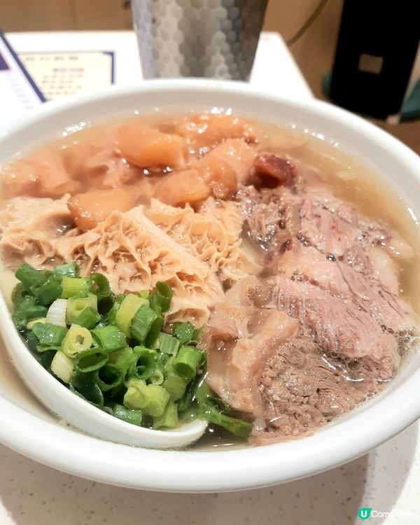 1.  一個人嘅午餐😋！正九清湯腩🤤！牛三寶河粉👍！ 