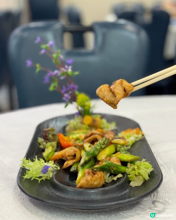 在南華體育會體育中心吃粵菜