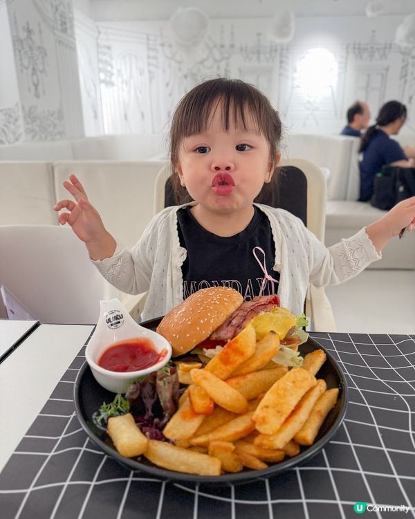 ULURU🖤🤍黑白夢幻餐廳|進入二次元童話世界