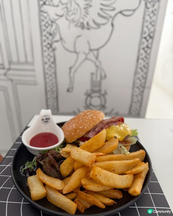 ULURU🖤🤍黑白夢幻餐廳|進入二次元童話世界