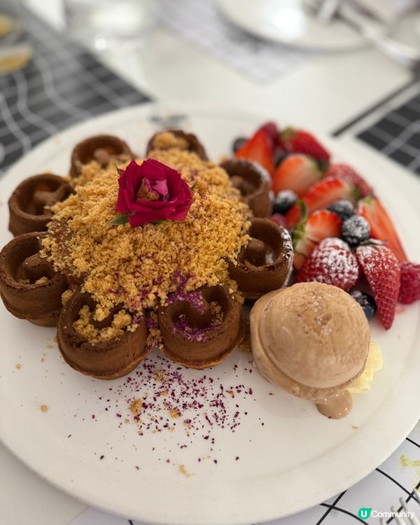 ULURU🖤🤍黑白夢幻餐廳|進入二次元童話世界