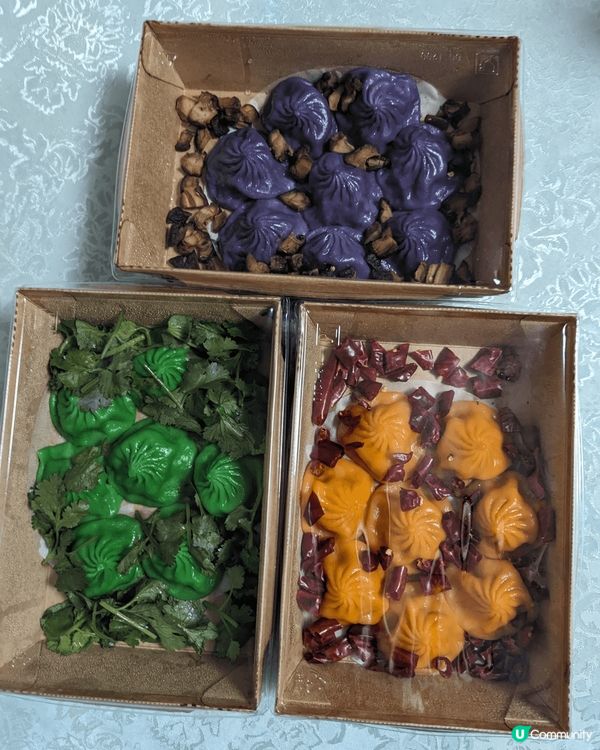 堅信號上海生煎皇出左好有特色既小龍包，有麻辣雞肉小籠包香辣適...