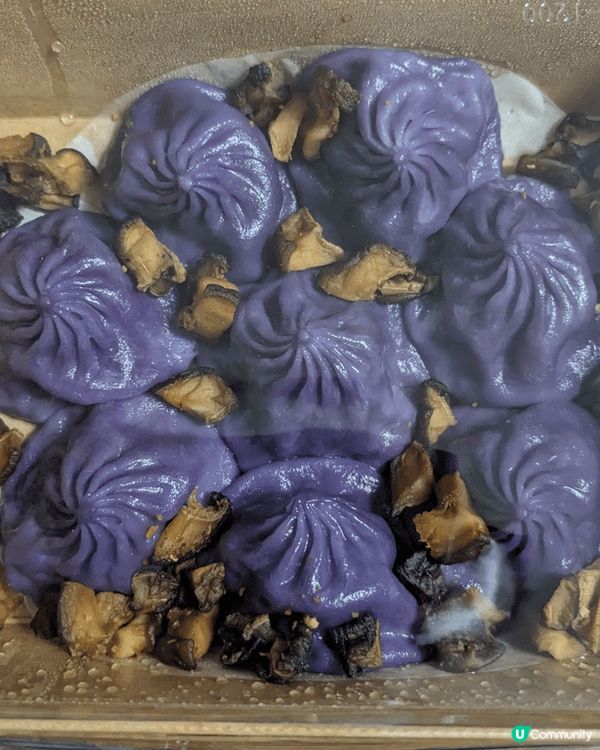 堅信號上海生煎皇出左好有特色既小龍包，有麻辣雞肉小籠包香辣適...