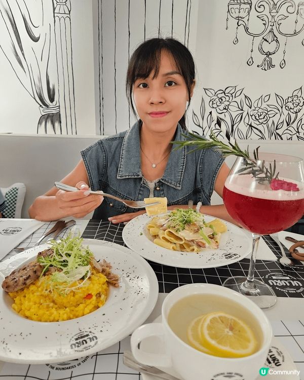 婆婆就嚟生日喇👑今日黎到ULURU慶祝🎊餐廳牆面、家具同裝飾...