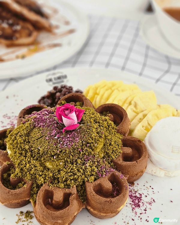 婆婆就嚟生日喇👑今日黎到ULURU慶祝🎊餐廳牆面、家具同裝飾...