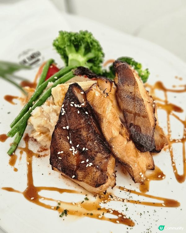 婆婆就嚟生日喇👑今日黎到ULURU慶祝🎊餐廳牆面、家具同裝飾...