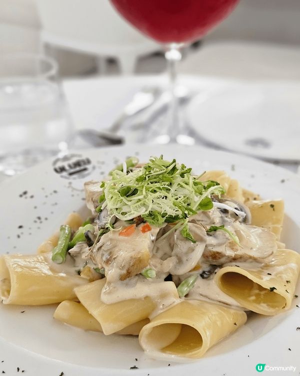 婆婆就嚟生日喇👑今日黎到ULURU慶祝🎊餐廳牆面、家具同裝飾...