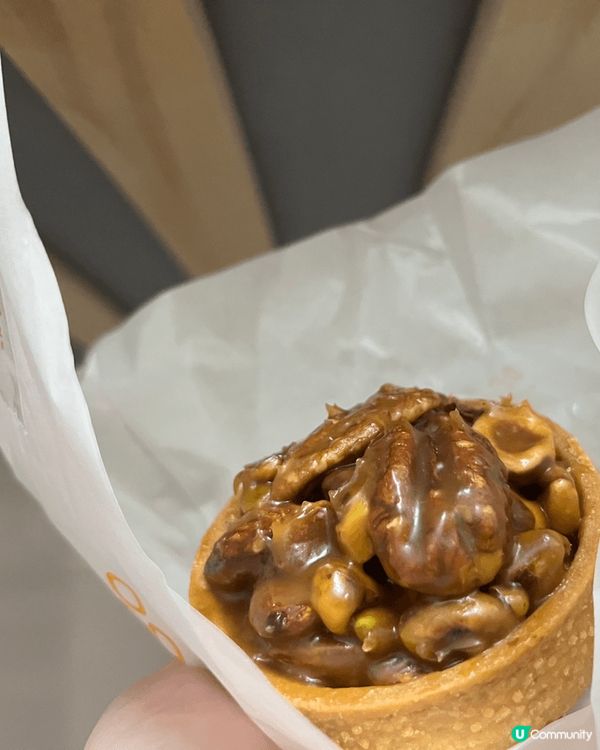 呢個係麵包店「品穀」嘅杏仁撻，勁多nuts好足料，配搭甜絲絲...
