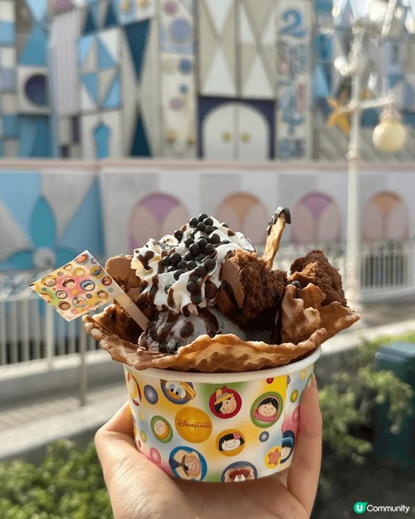 迪士尼小小世界雪糕屋，可能係迪士尼裏最抵食嘅雪糕，雪糕窩夫籃...