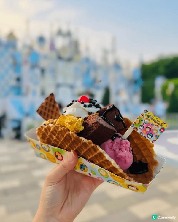迪士尼小小世界雪糕屋，可能係迪士尼裏最抵食嘅雪糕，雪糕窩夫籃...
