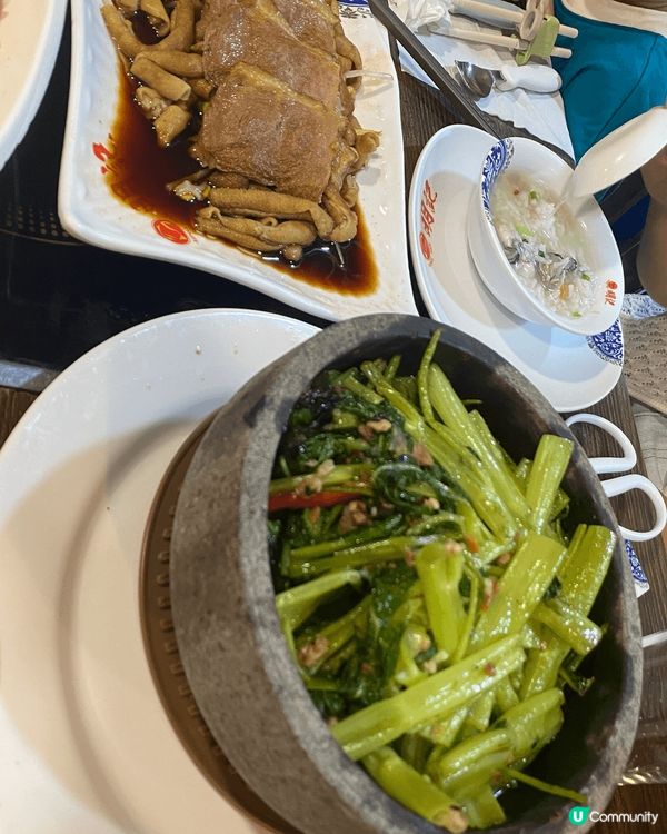 五個女仔食十個送，真係好開心，仲要差不多全清。已經識左十幾年...