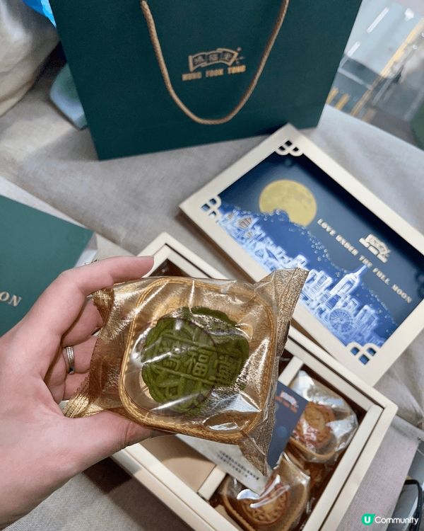 鴻福堂今年中秋新登場「嚐月」精品月餅禮盒設計，十分吸睛。以圓...