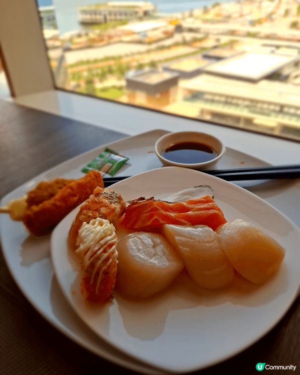 灣仔薈景假日自助餐，樣樣嘢食都好高質，款式多，仲有紅白酒，咖...