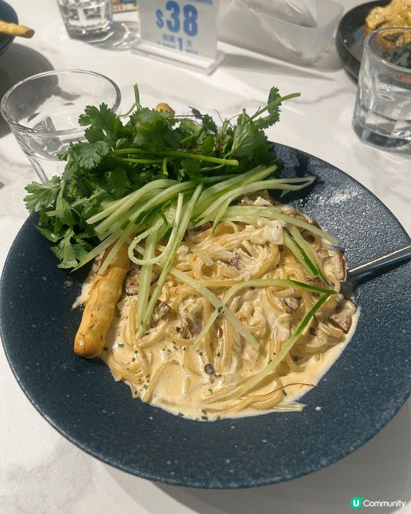 最近去咗食唔同嘅嘢，個杯朱古力雪糕真係好好飲，跟住另外嗰杯係...