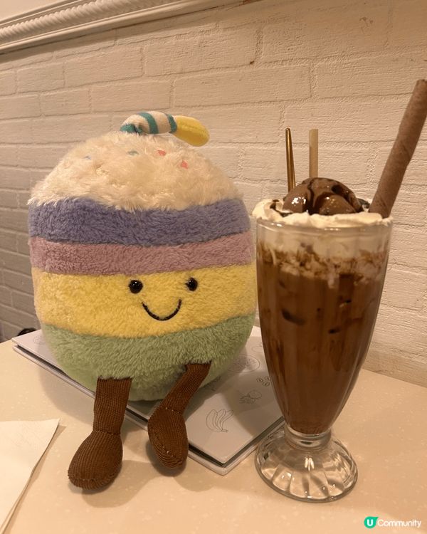 最近去咗食唔同嘅嘢，個杯朱古力雪糕真係好好飲，跟住另外嗰杯係...