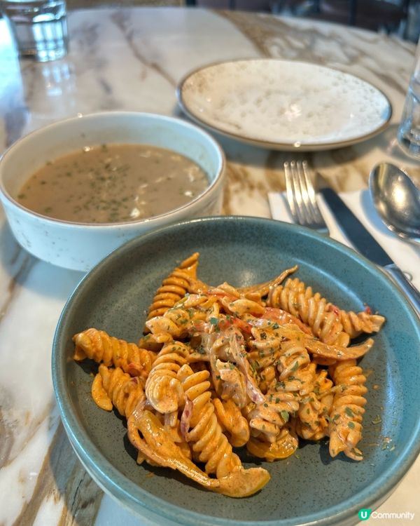 又要嘆個 brunch 💕 食個意式辣肉腸薄餅