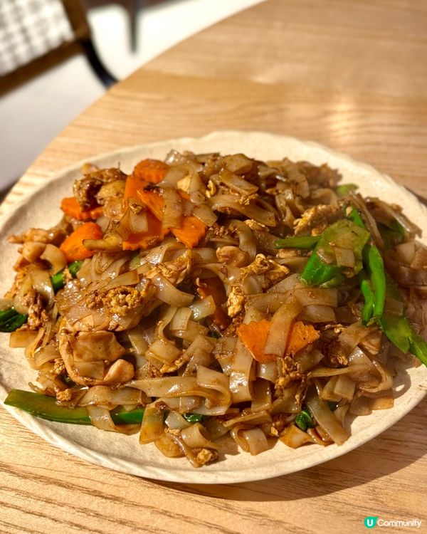 牛頭角高質超值泰菜 必食炭香燒原隻魷魚