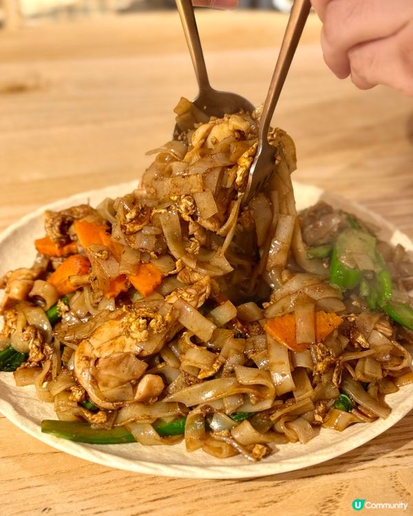 牛頭角高質超值泰菜 必食炭香燒原隻魷魚