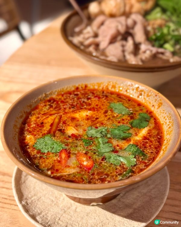 牛頭角高質超值泰菜 必食炭香燒原隻魷魚