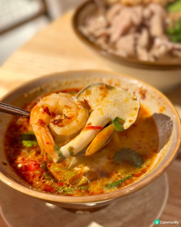 牛頭角高質超值泰菜 必食炭香燒原隻魷魚