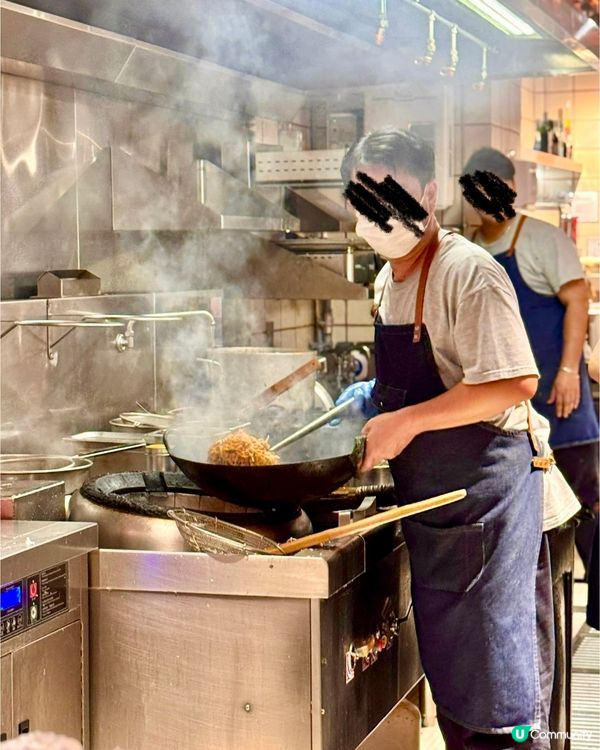 牛頭角高質超值泰菜 必食炭香燒原隻魷魚