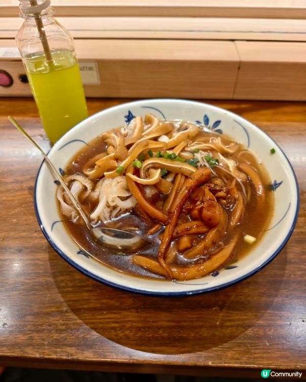 牛柏葉+腩汁米粉，好爽口的魷魚！附近街頭🥰