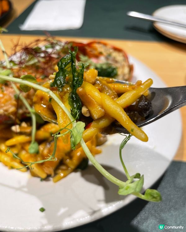 木系餐廳的多國菜