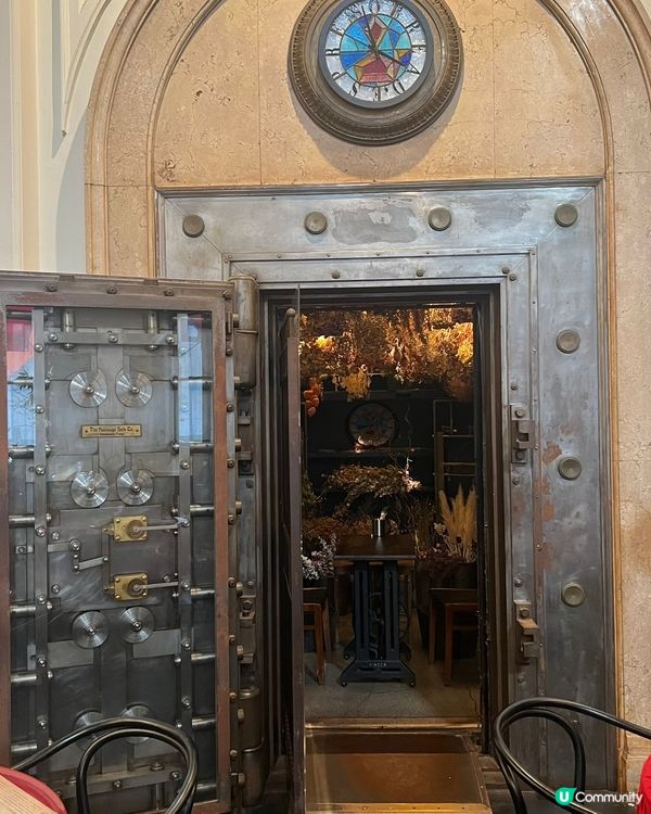 舊銀行改建的咖啡廳（堺筋俱樂部）