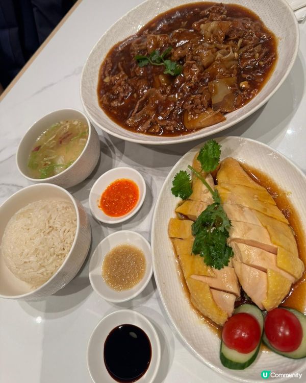 海南雞飯+香炒河粉😋！