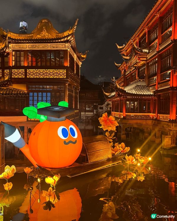 上海的城隍廟夜景很美麗，有很多打卡的地，有很多多食的買的，最...