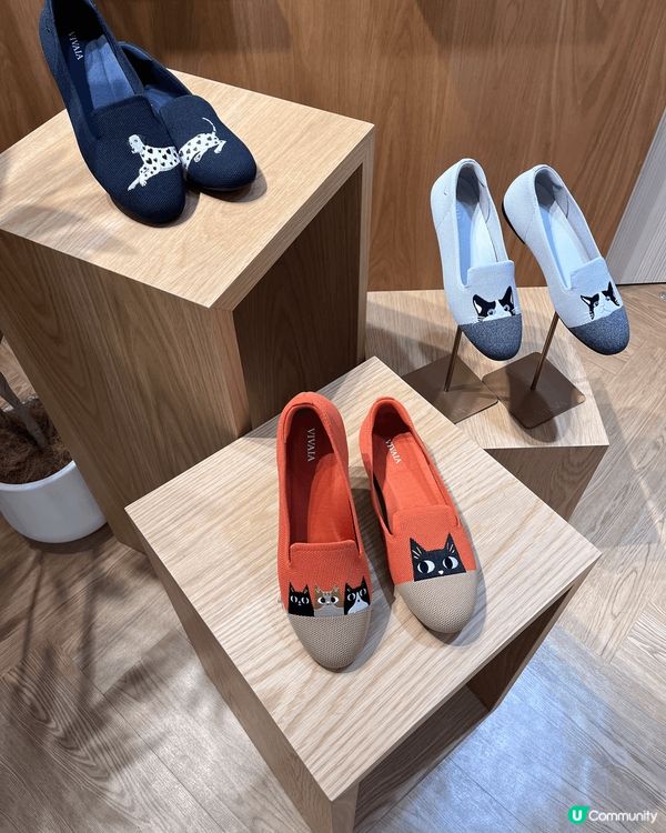 女孩子喜歡買鞋子，一對上班鞋一般都是很平凡簡潔的設計，但這店...