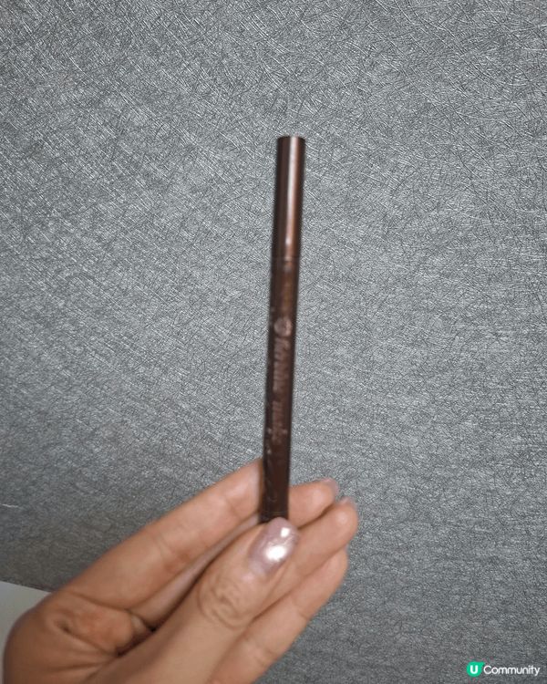 這支kissme眼線筆十分好用,不易脱色，順暢