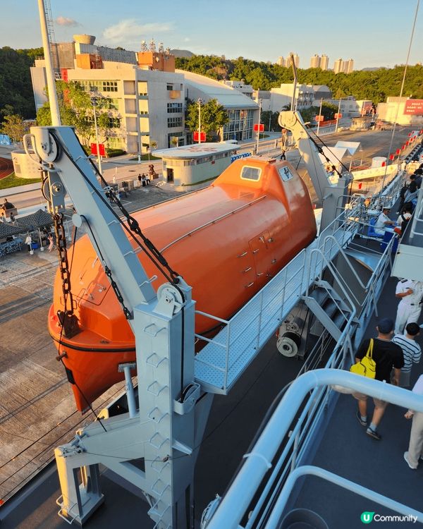沂蒙山艦與戚繼光艦於國慶日訪港短暫停留兩天，本人於早前成功預...