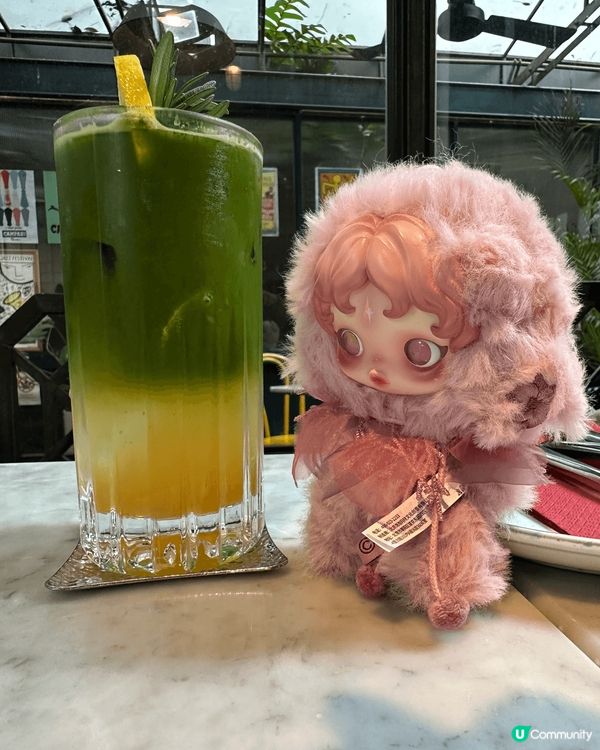 這間cafe 係曼谷，早上去食個靚早餐，飲杯冰凍咖啡，而朋友...
