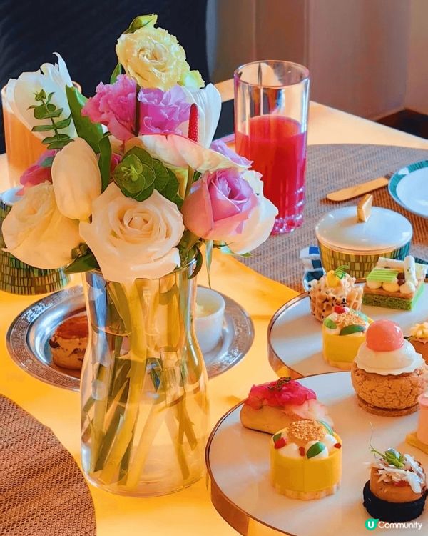 係上海和平飯店食下午茶，走入和平飯店，最先見到復古旋轉門，璀...