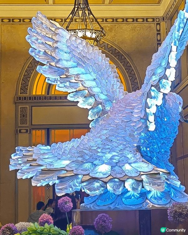 係上海和平飯店食下午茶，走入和平飯店，最先見到復古旋轉門，璀...