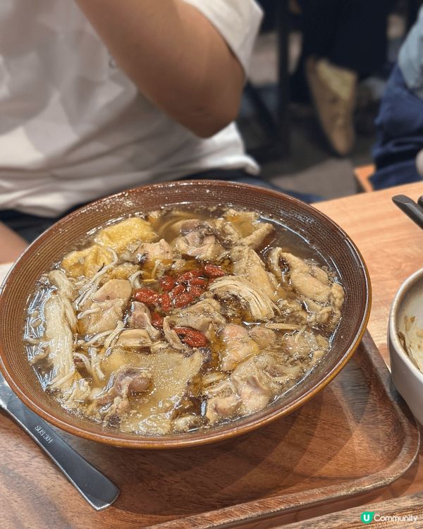 路德圍真係美食集中地！今日行過見到萬波門口排長龍，即刻忍唔住...