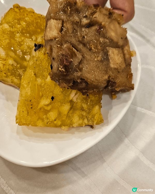 位於旺角嘅倫敦大酒樓仍然keep住傳統嘅推車仔點心 唔要點心...