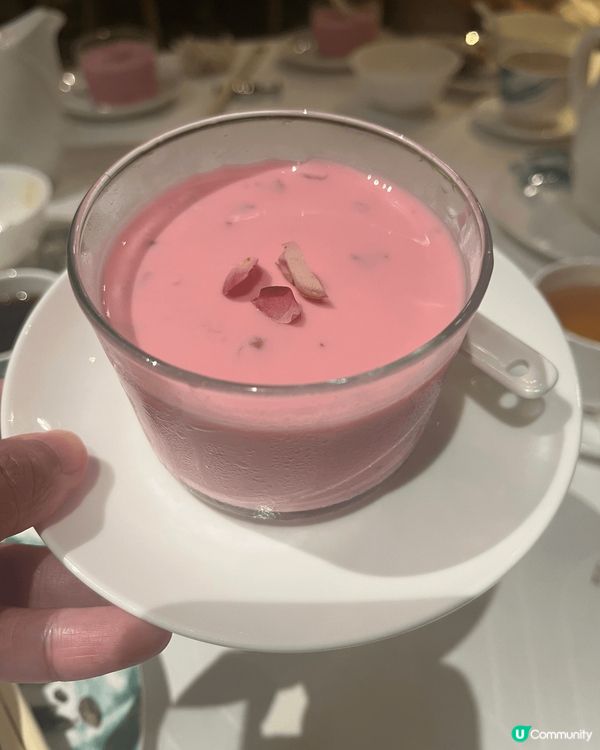 美心翠苑嘅玫瑰花香先奶凍，真係一試難忘，完全係甜品界嘅夢幻逸...