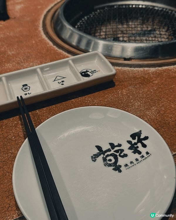 台北乾杯燒肉居酒屋，裝修以工業風混搭木質感，好下日本居酒屋的...