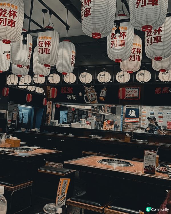 台北乾杯燒肉居酒屋，裝修以工業風混搭木質感，好下日本居酒屋的...