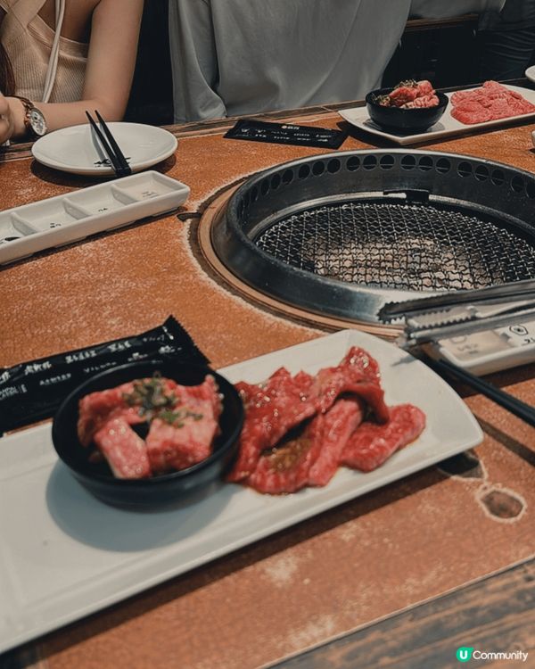 台北乾杯燒肉居酒屋，裝修以工業風混搭木質感，好下日本居酒屋的...