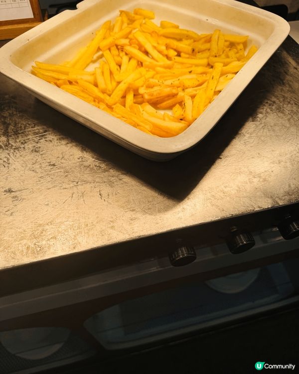 今個9月嚟銅鑼灣協奏坊西餐廳可以＄118任食煙三文魚、凍蝦、...