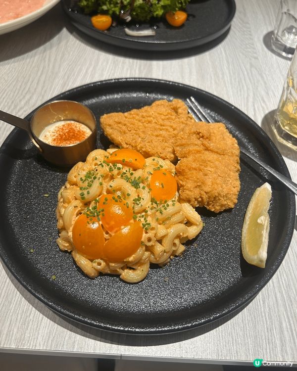 之前去咗嘅呢間Cafe食，覺得佢啲擺位都幾靚，佢啲通粉係擺中...