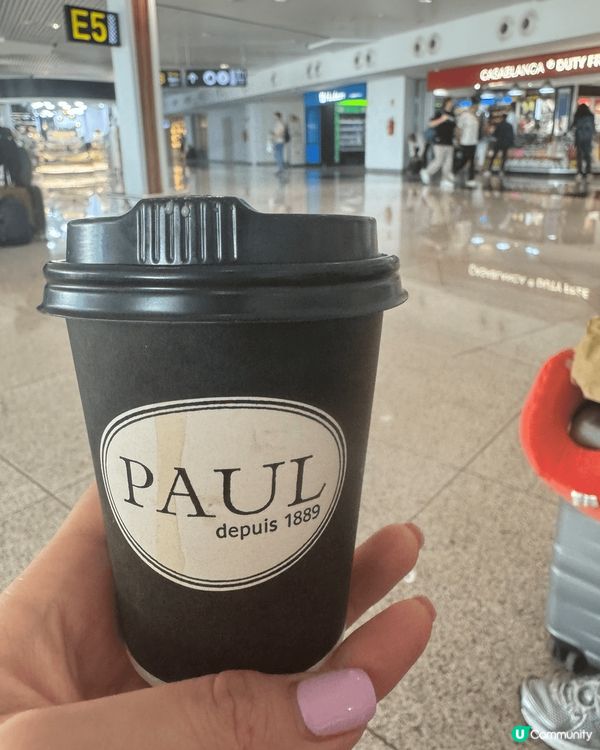 Paul Cafe售賣傳統的法式麵包和甜點，如經典的法國麵包...