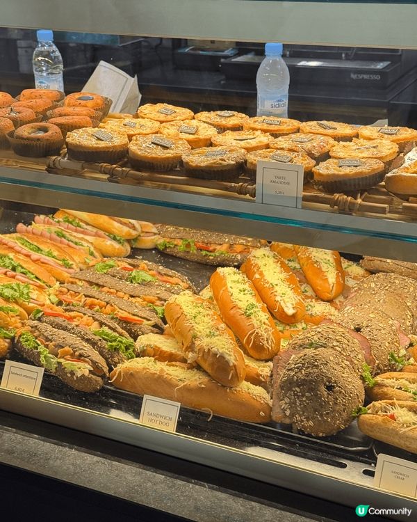 Paul Cafe售賣傳統的法式麵包和甜點，如經典的法國麵包...