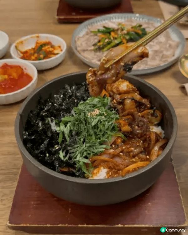 辣炒小章魚窩飯大大碗、熱辣辣嘅石頭鍋飯！飯面鋪滿章魚及海苔，...