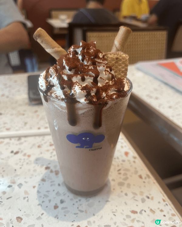 喺太子有間chillpill，佢哋嘅奶油榛子朱古力奶昔真係令...