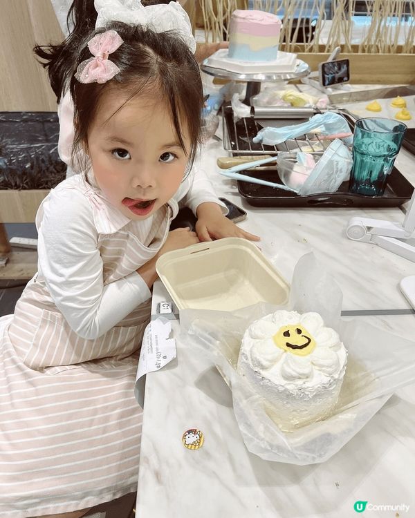 為咗慶祝生日，整咗個媽咪最鍾意嘅花花蛋糕！媽咪10分喜歡雖然...